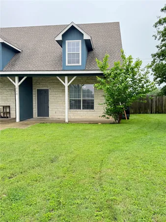 a view of a house with backyard and garden