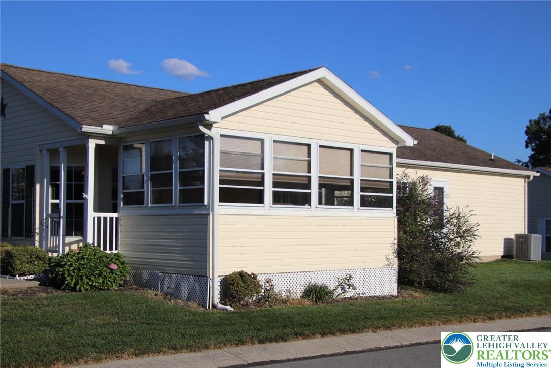 712 Winterthur Way Easton, PA 18040 - Photo 4 of 20 a view of a house with a yard