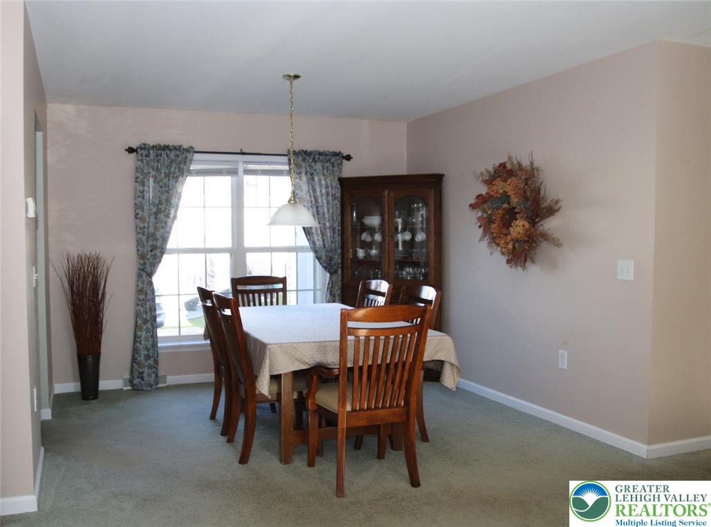 712 Winterthur Way Easton, PA 18040 - Photo 7 of 20 a dining room with furniture and window