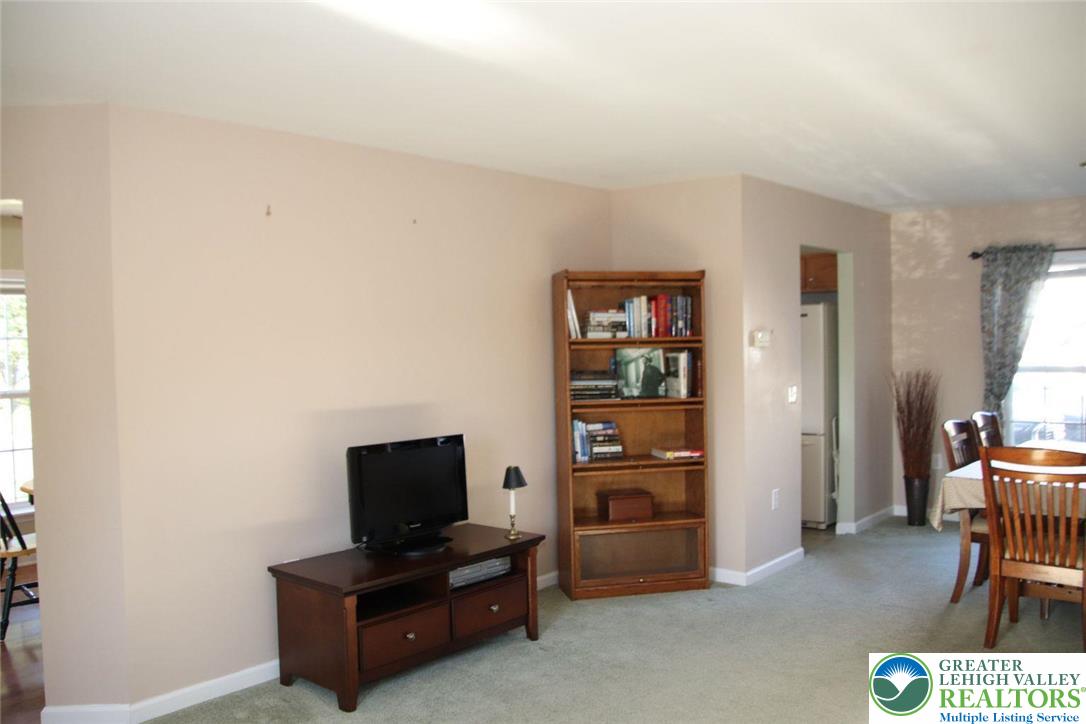 712 Winterthur Way Easton, PA 18040 - Photo 8 of 20 a view of workspace with furniture