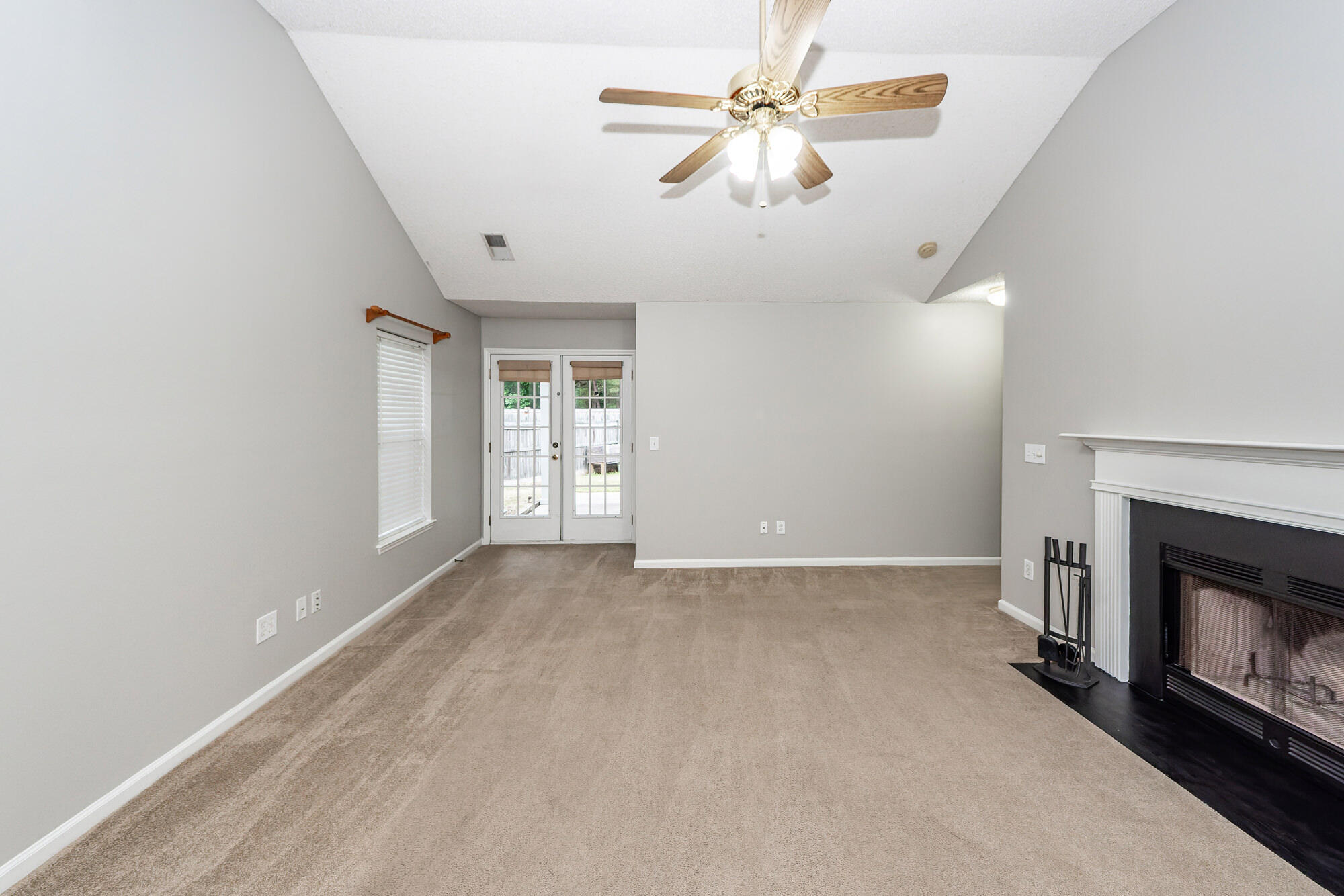 574 Carters Grove Road Charleston, SC 29414 - Photo 4 of 37 04