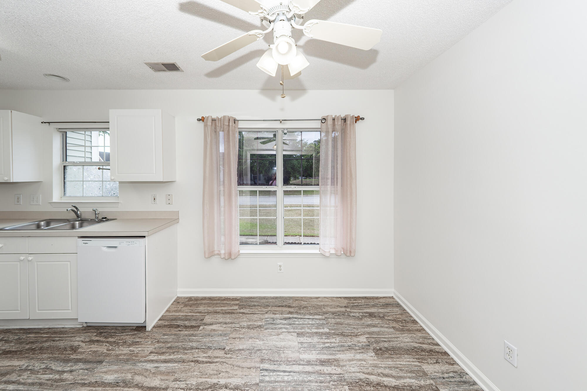 574 Carters Grove Road Charleston, SC 29414 - Photo 9 of 37 09