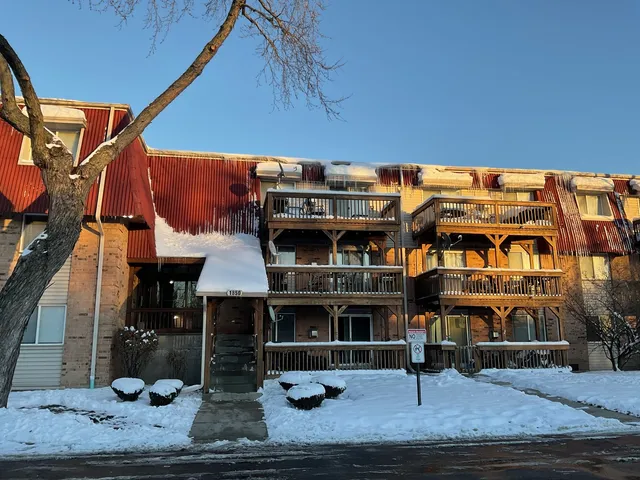 $1,750 | 1850 Tall Oaks Drive, Unit 2208, Aurora, IL 60505