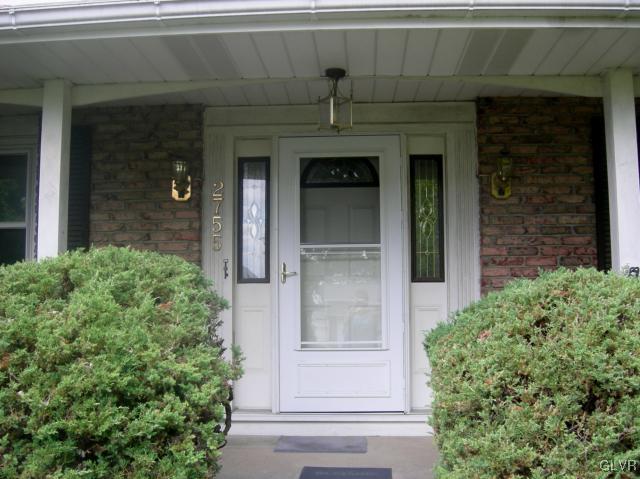 2755 Whitewood Road Bethlehem, PA 18017 - Photo 2 of 11 Gallery Image 2