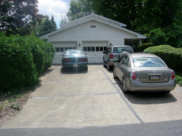 2755 Whitewood Road Bethlehem, PA 18017 - Photo 4 of 11 Gallery Image 4