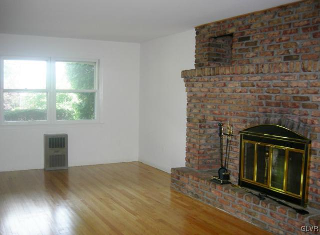 2755 Whitewood Road Bethlehem, PA 18017 - Photo 7 of 11 Gallery Image 7