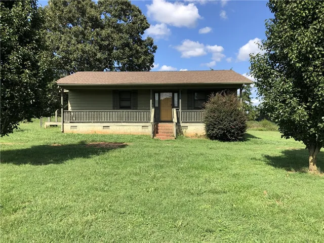 $1,100 | 6511 West Oak Highway, Westminster, SC 29693