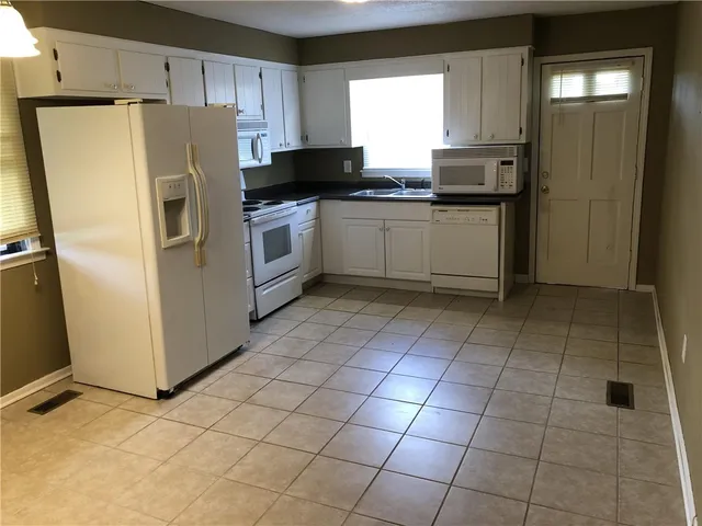 $1,100 | 6511 West Oak Highway, Westminster, SC 29693