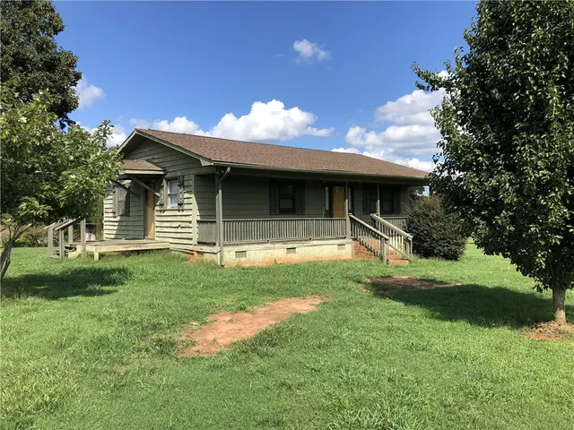 $1,100 | 6511 West Oak Highway, Westminster, SC 29693