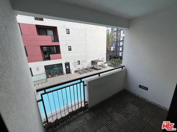 $2,700 | 1234 Wilshire Boulevard, Unit 219, Los Angeles, CA 90017