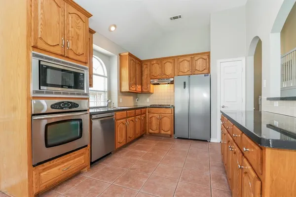 $2,425 | 5005 Portview Drive, Fort Worth, TX 76135