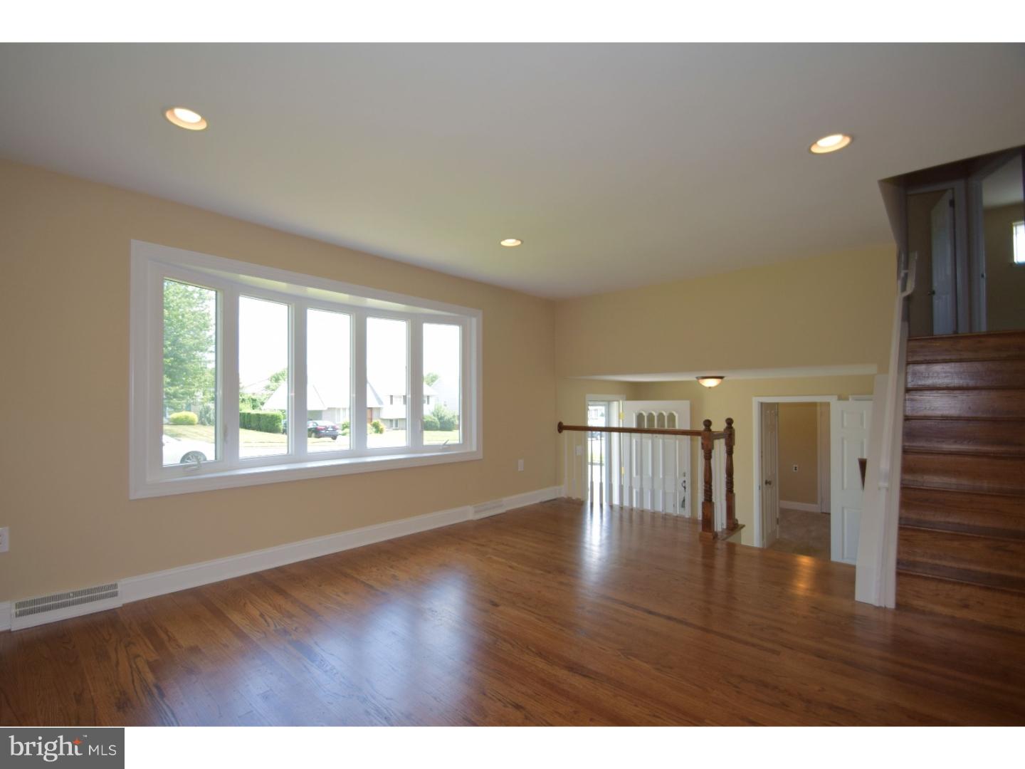 1296 Cloverly Road Warminster, PA 18974 - Photo 4 of 25 Gallery Image 4