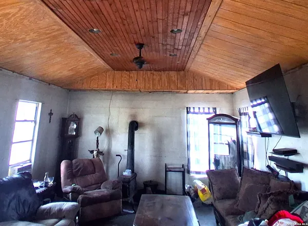 $79,000 | 372 County Road 2415, Moore, TX 78057