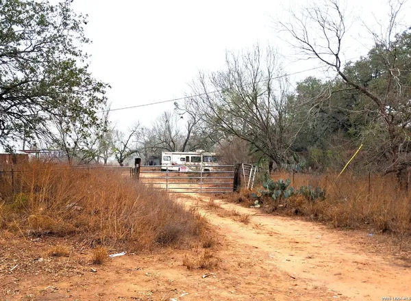 $79,000 | 372 County Road 2415, Moore, TX 78057