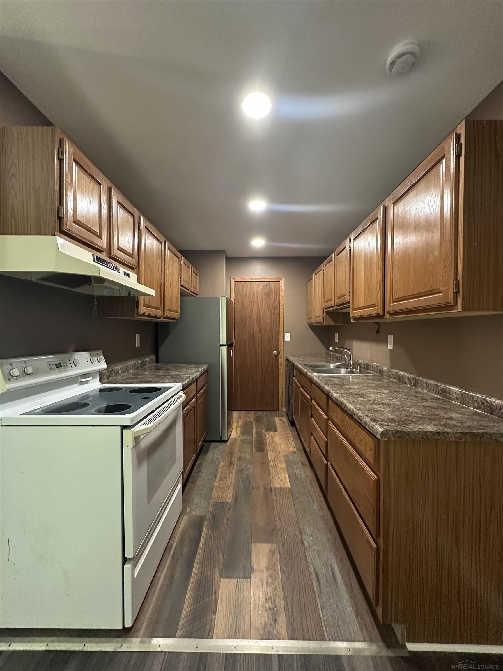 28219 Raleigh Crescent Drive New Baltimore, MI 48051 - Photo 9 of 35
