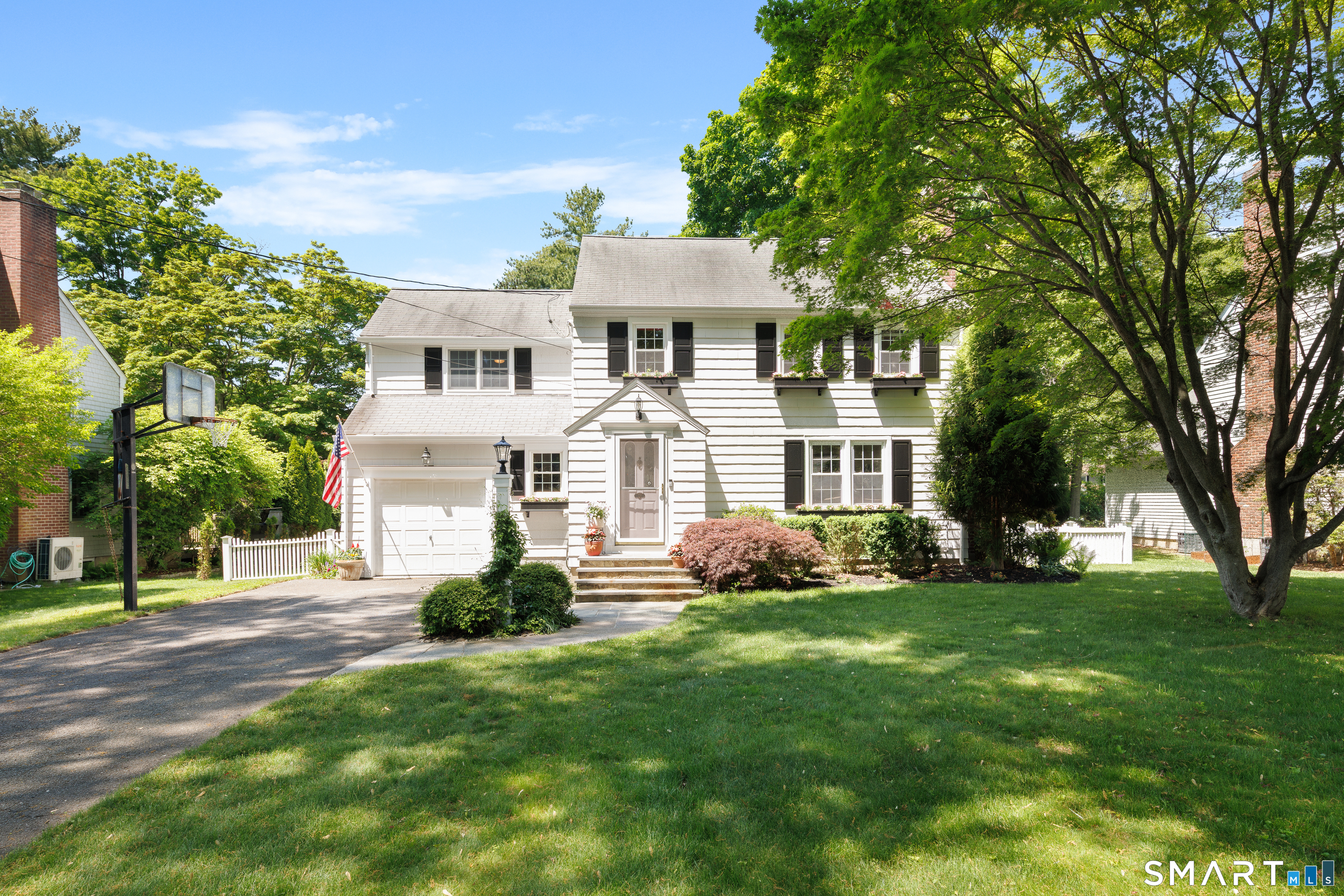179 Lawrence Road Fairfield, CT 06824 - Photo 1 of 37
