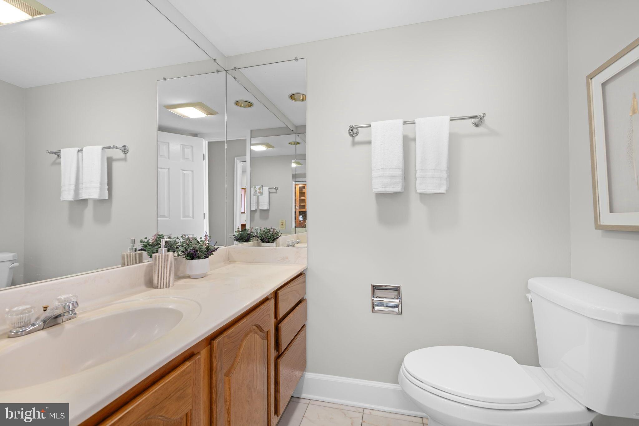 1301 North Courthouse Road, Unit 1805 Arlington, VA 22201 - Photo 23 of 40 Main Level Powder Room