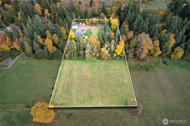 a view of a tennis court