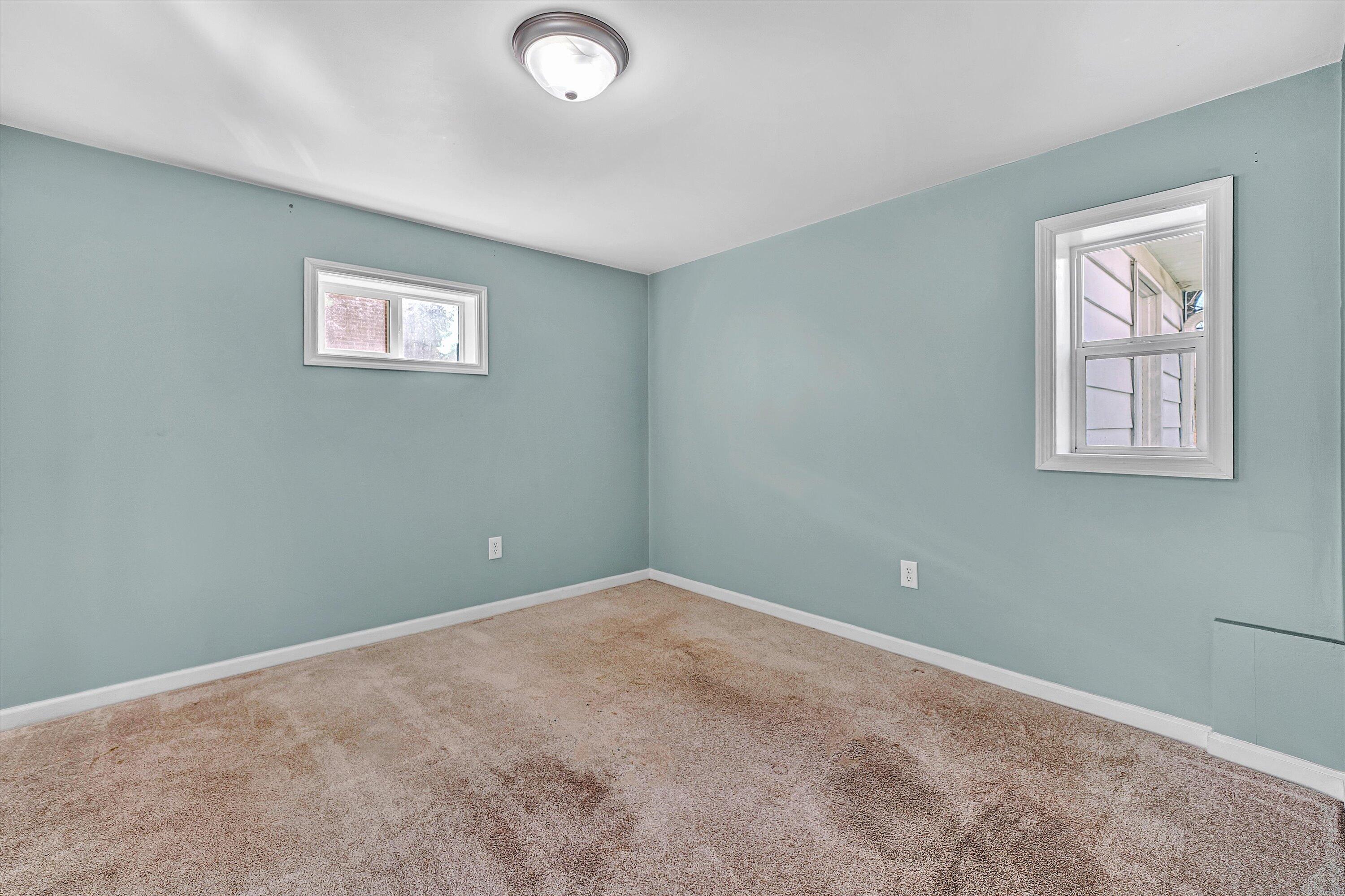 519 Doyle Street Salem, VA 24153 - Photo 30 of 40 an empty room with windows