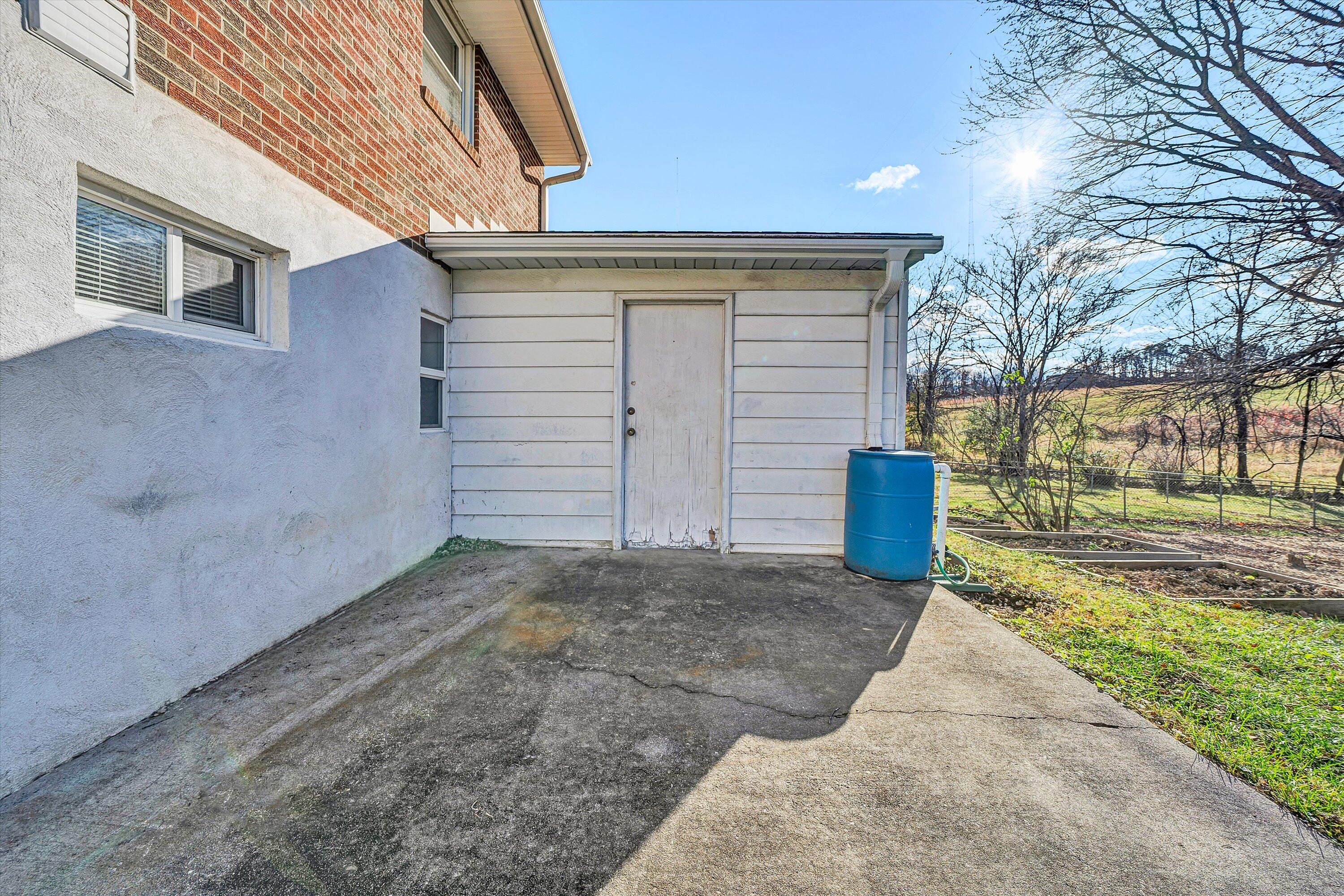 519 Doyle Street Salem, VA 24153 - Photo 33 of 40 a view of backyard of house