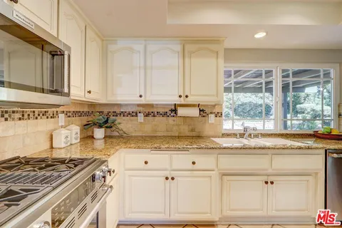 $1,125,000 | 1771 Calle Artigas, Thousand Oaks, CA 91360