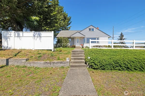 $409,900 | 905 West 11th Street, Port Angeles, WA 98363