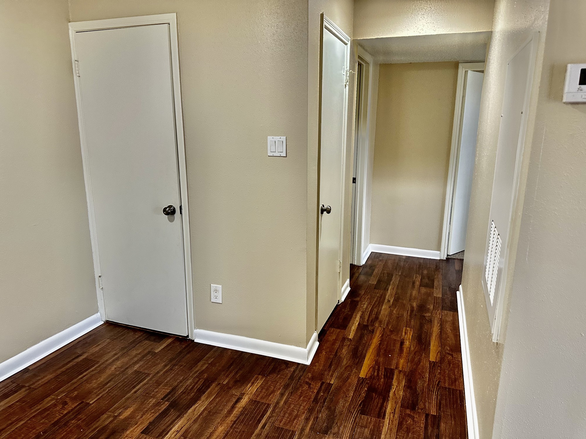 2750 Holly Hall Street, Unit 703 Houston, TX 77054 - Photo 5 of 20 Hallway to bedroooms and bath.