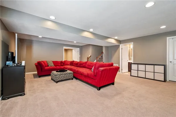 $575,000 | 607 Saddle Court, Coraopolis, PA 15108