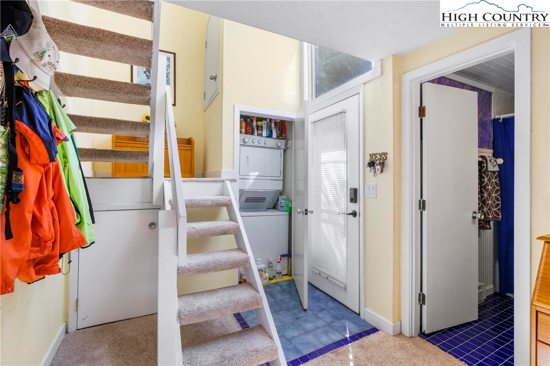 108 Northridge Road, Unit 3A Beech Mountain, NC 28604 - Photo 7 of 23 a view of an entryway with seating area