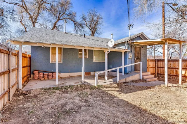 a view of house with a backyard