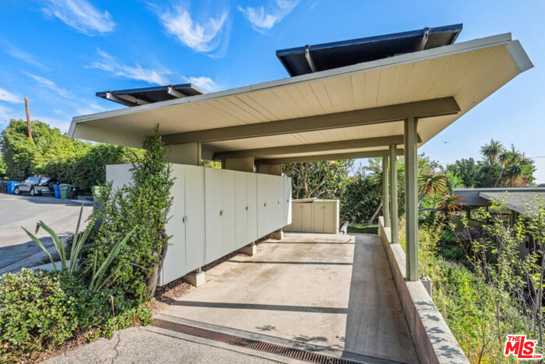 12412 Deerbrook Lane Los Angeles, CA 90049 - Photo 3 of 30 a view of a patio