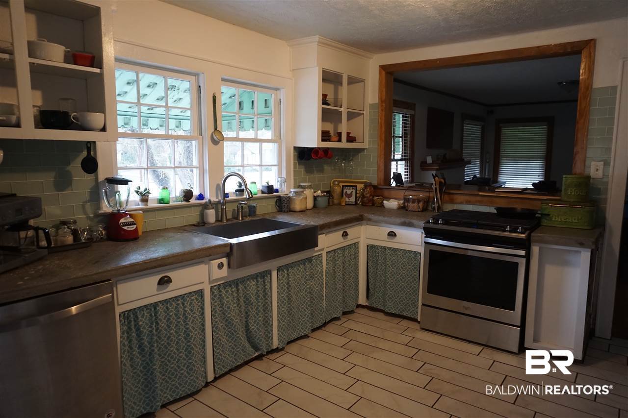 307 Weinacker Avenue Mobile, AL 36604 - Photo 9 of 26 Kitchen