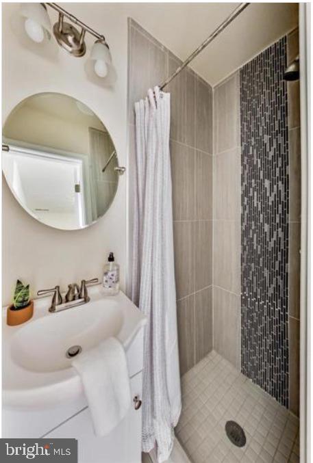 1720 H Street Northeast, Unit B Washington, DC 20002 - Photo 14 of 29 Stylish shower with modern accents.