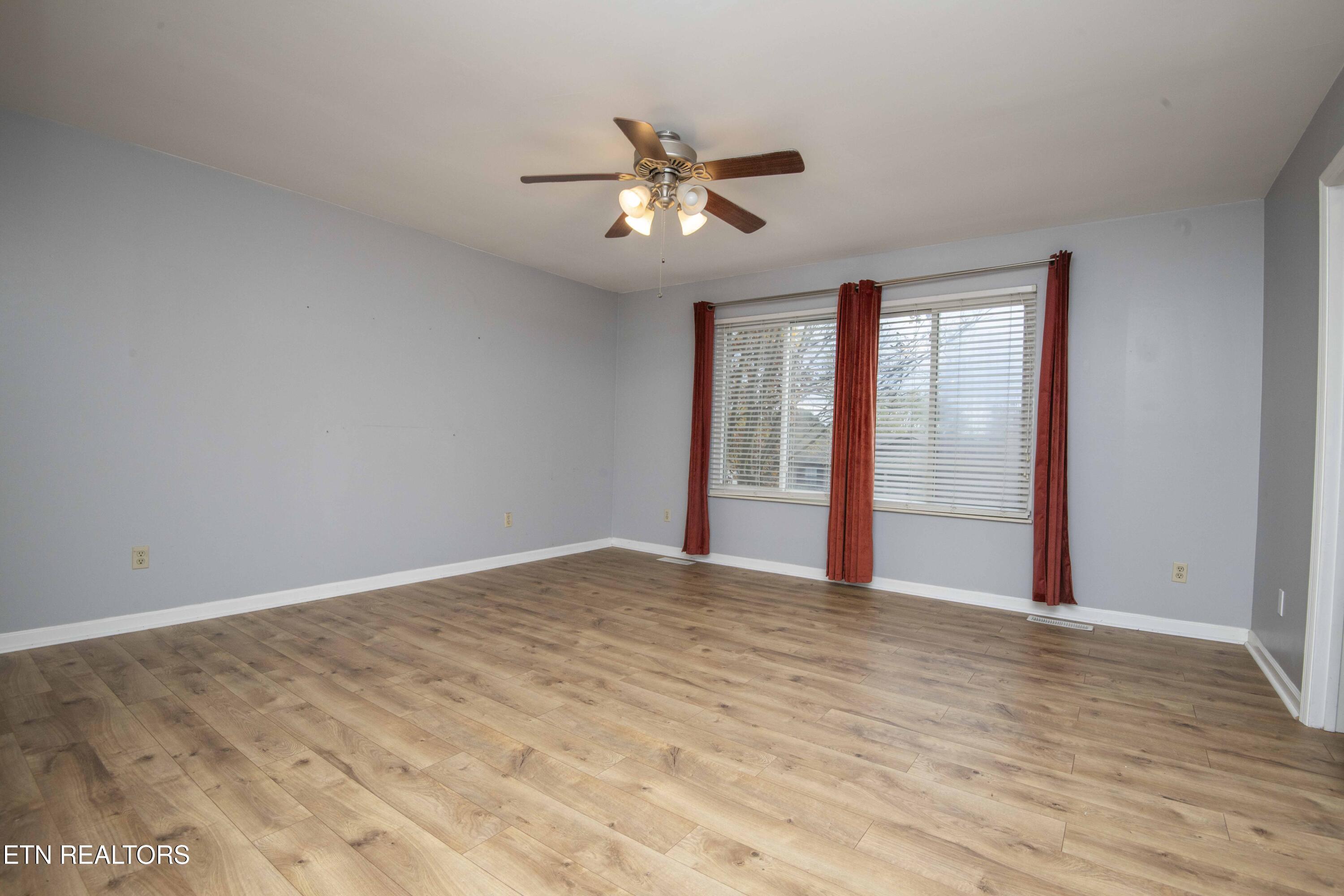 800 Smoke Creek Road Knoxville, TN 37934 - Photo 13 of 30 master bed 2_1