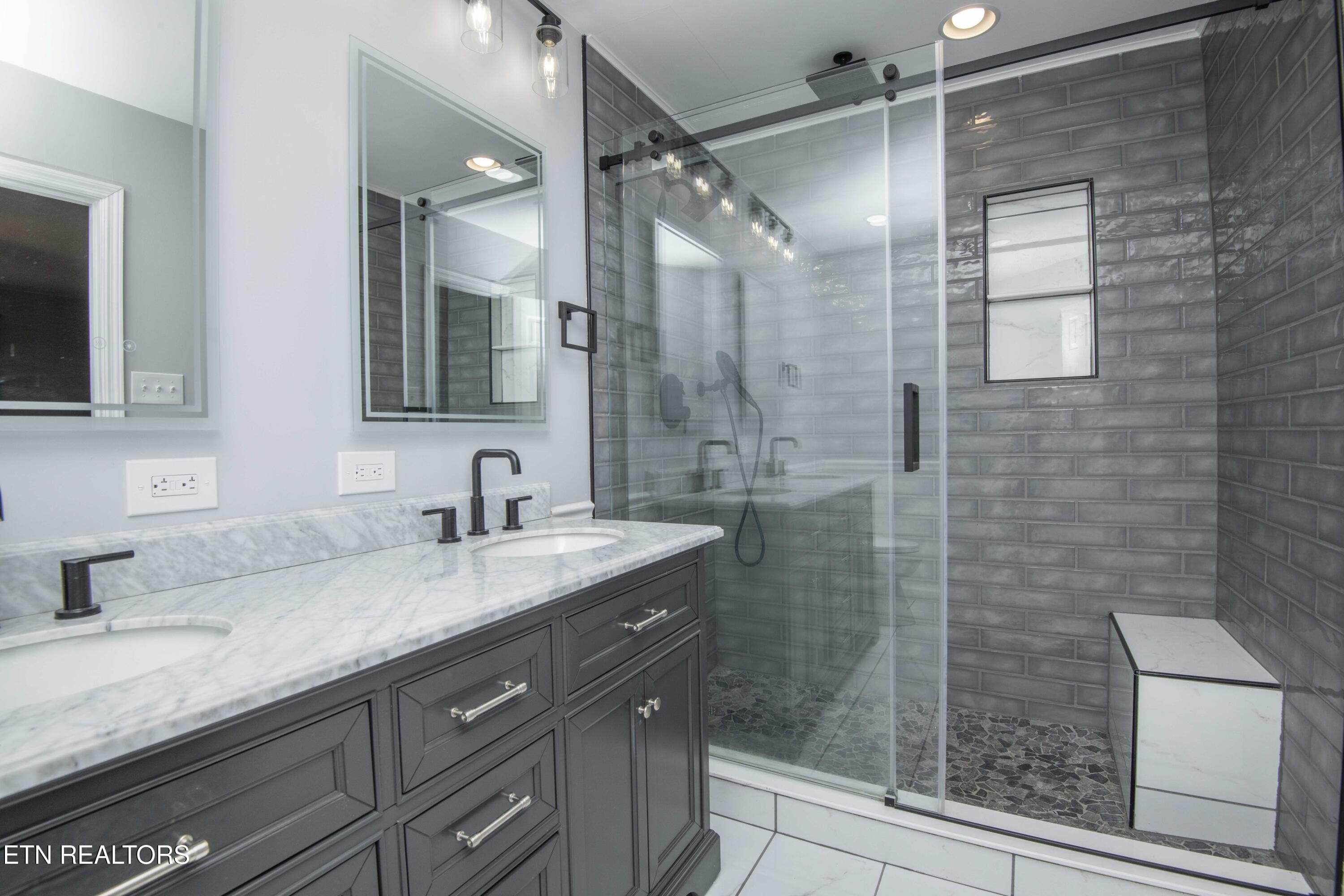 800 Smoke Creek Road Knoxville, TN 37934 - Photo 16 of 33 master bath_1