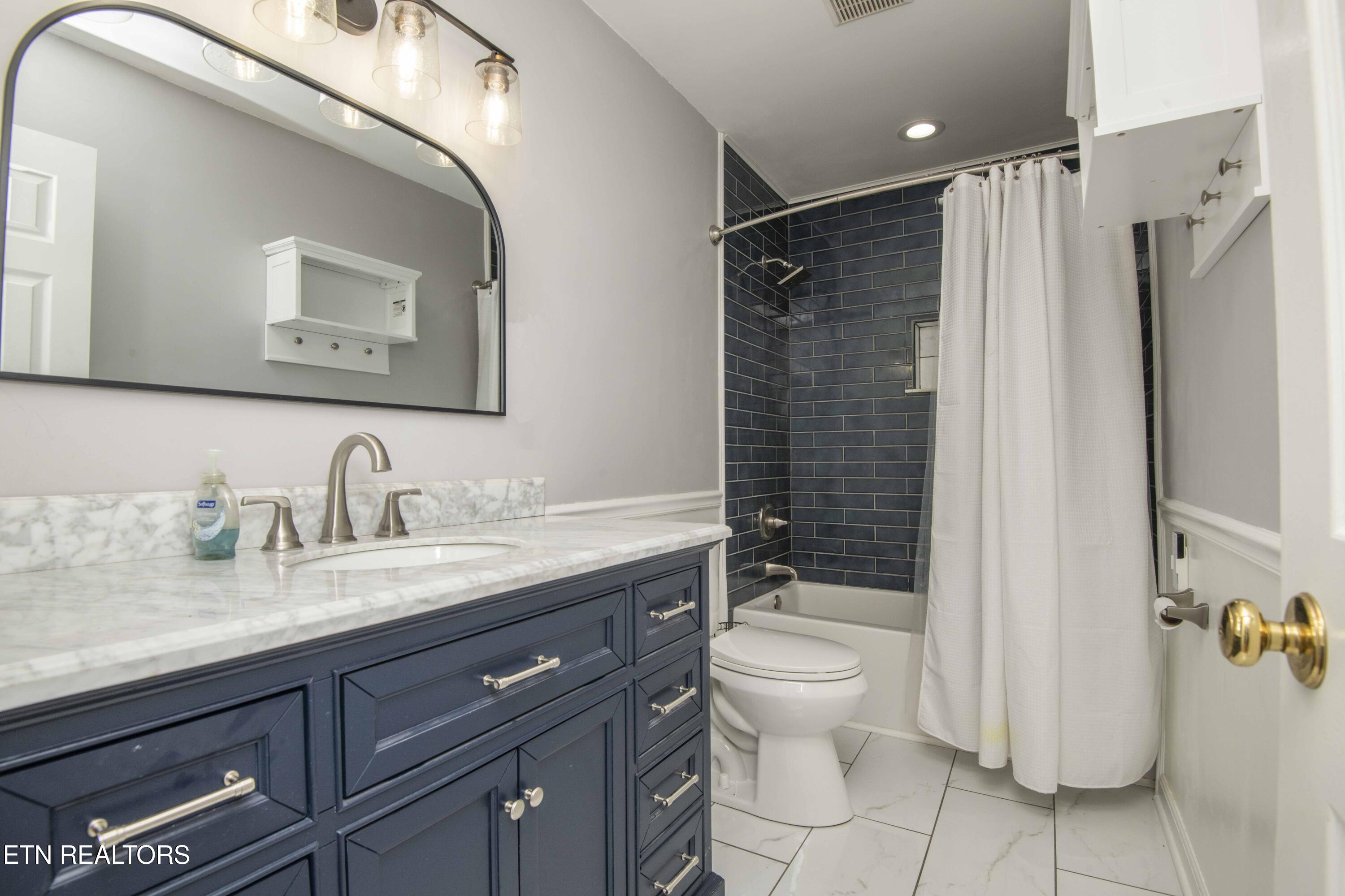 800 Smoke Creek Road Knoxville, TN 37934 - Photo 26 of 33 second bath 1_1