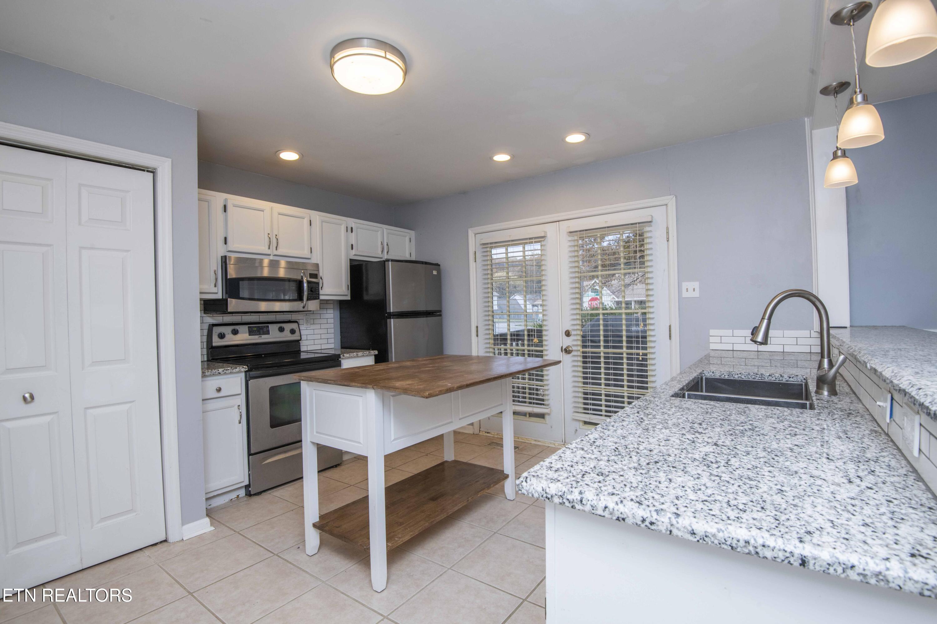 800 Smoke Creek Road Knoxville, TN 37934 - Photo 3 of 30 kitchen 9_1