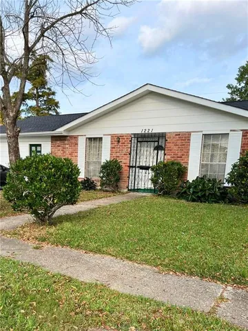 $169,900 | 1221 Loch Lomand Drive, Harvey, LA 70058