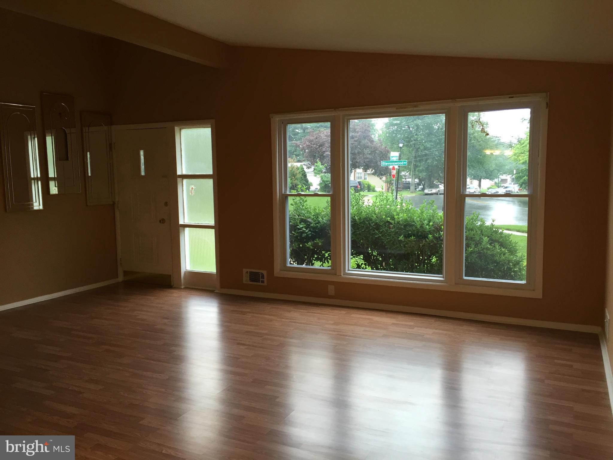 8501 Stevenswood Road Baltimore, MD 21244 - Photo 3 of 25 Living Room