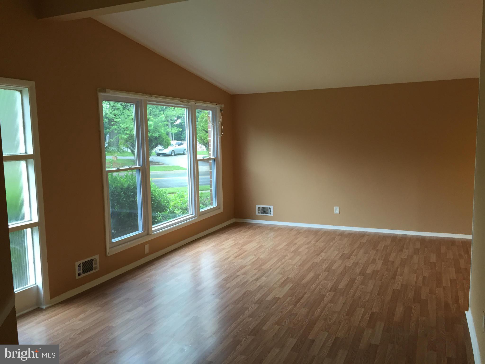8501 Stevenswood Road Baltimore, MD 21244 - Photo 4 of 25 Living Room