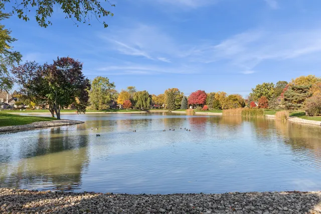 $2,250 | 837 Pahl Road, Unit 837, Elk Grove Village, IL 60007