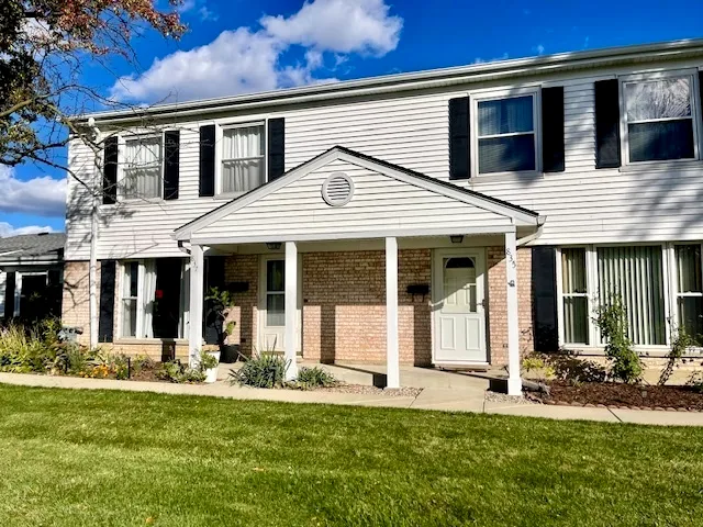 $2,250 | 837 Pahl Road, Unit 837, Elk Grove Village, IL 60007