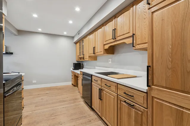 $2,250 | 837 Pahl Road, Unit 837, Elk Grove Village, IL 60007