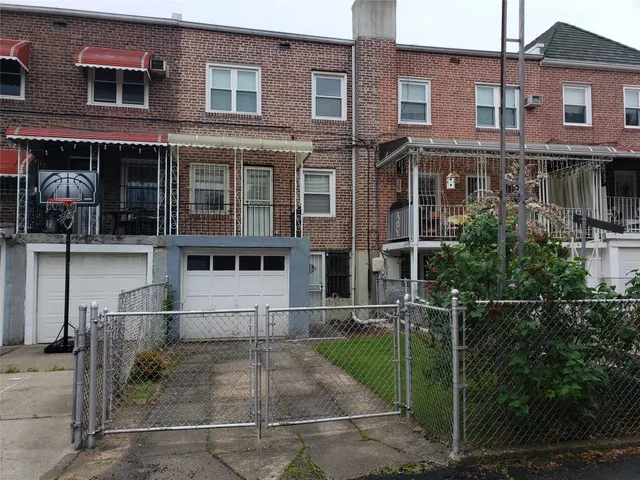 front view of house with a yard