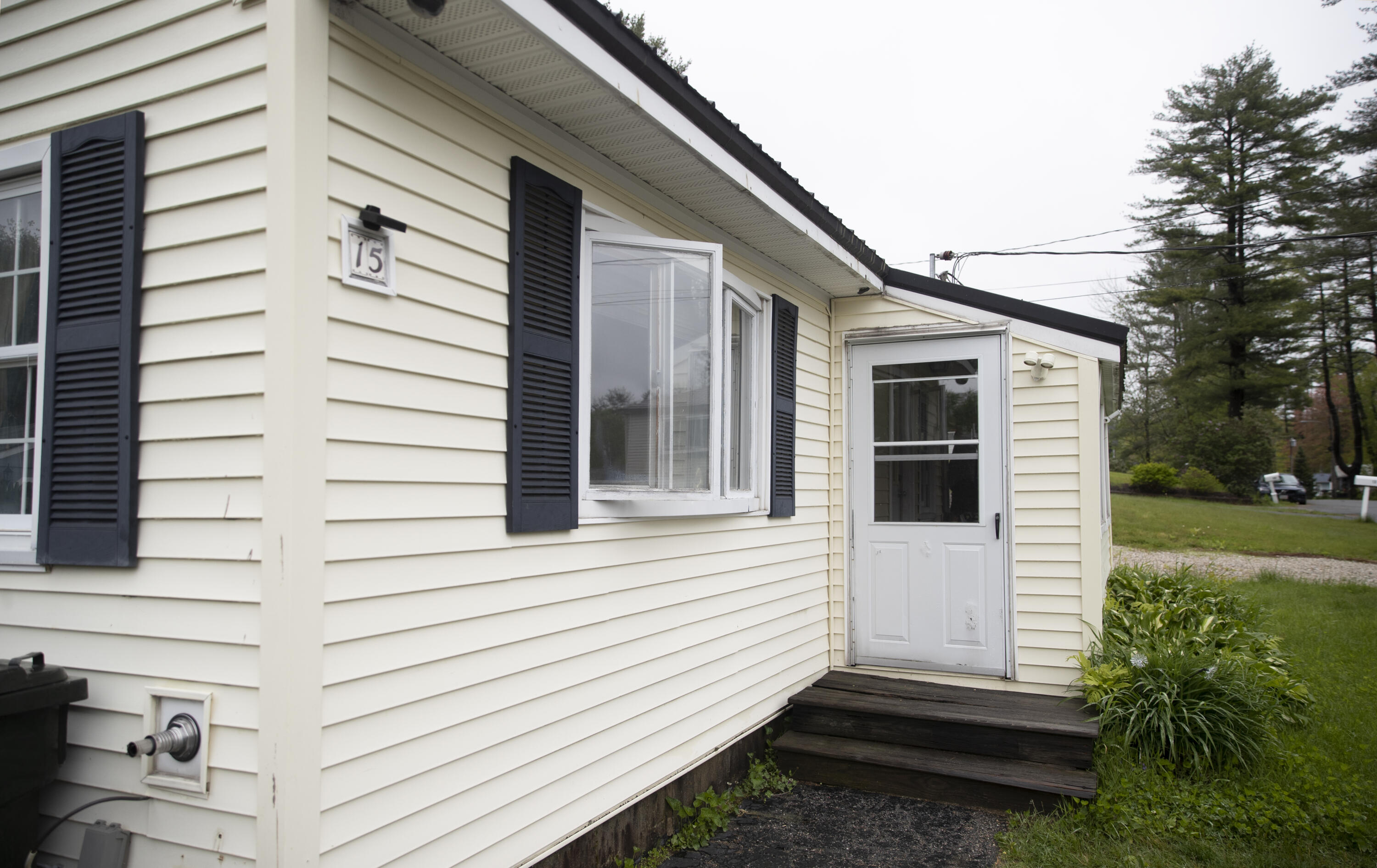 15 Lucille Street Saco, ME 04072 - Photo 3 of 21 6 (1)