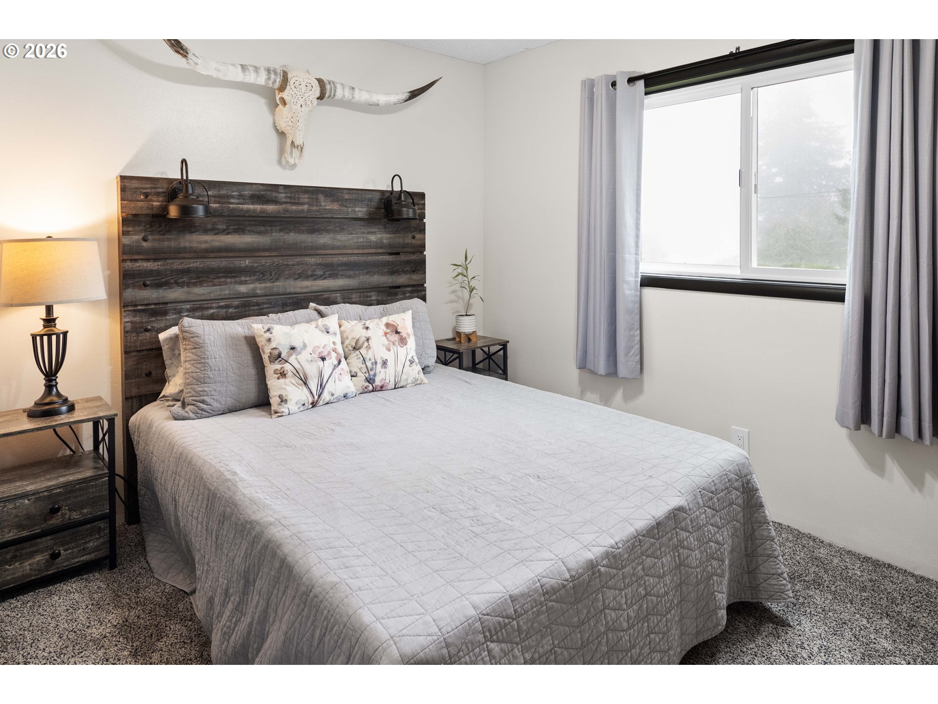 91614 George Hill Road Astoria, OR 97103 - Photo 20 of 44 a bedroom with a bed and a window