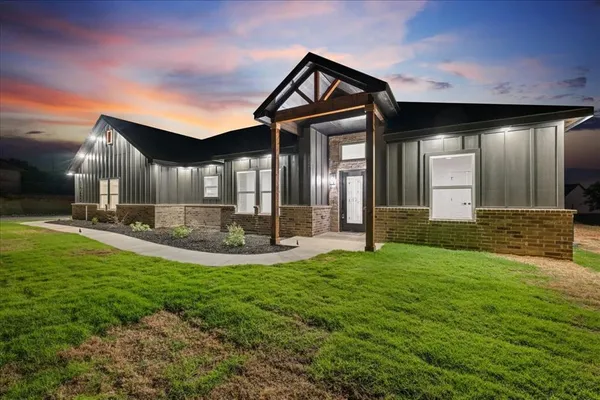 $455,000 | 3028 West Frk Way, Springtown, TX 76082