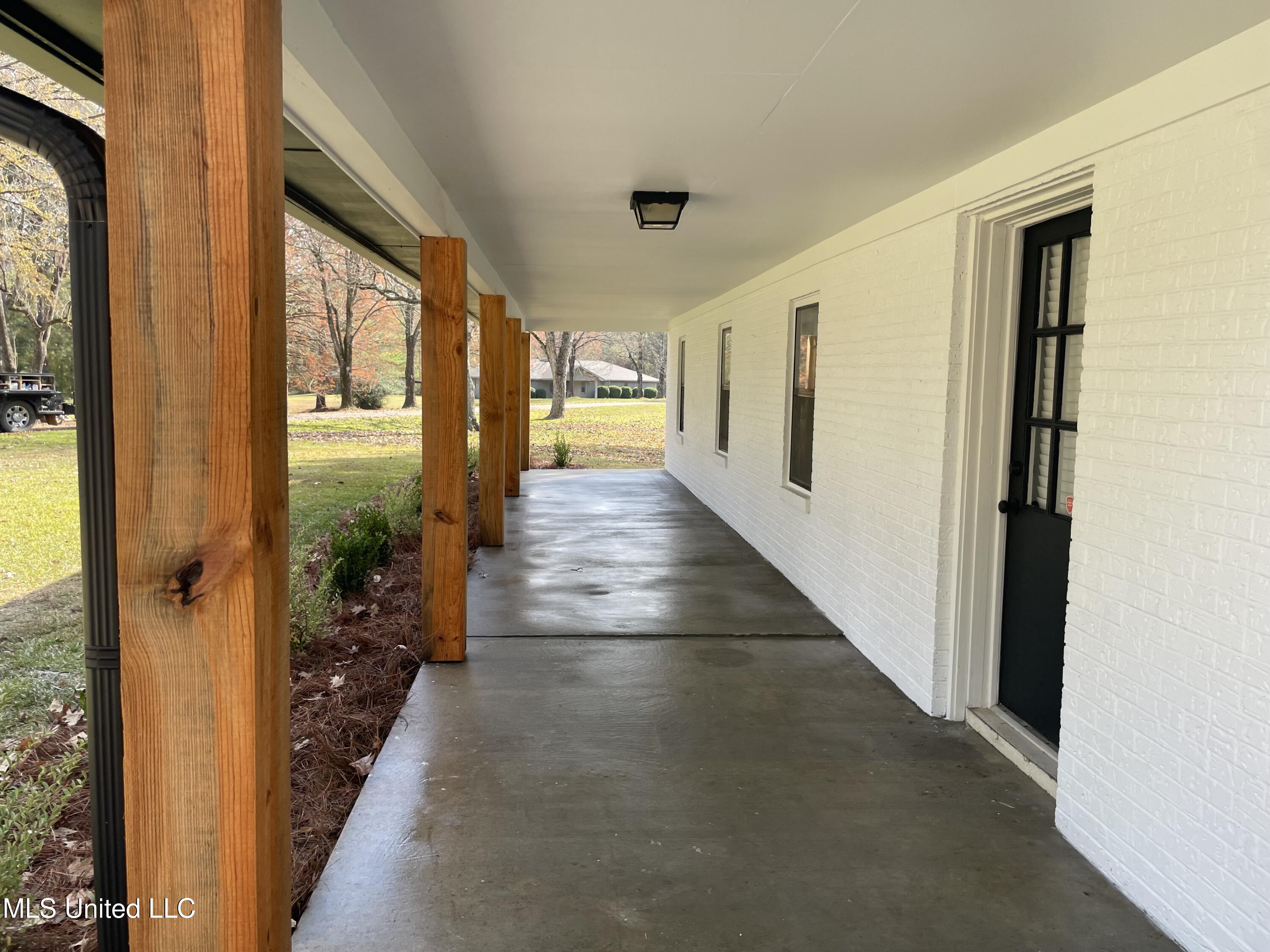 125 Churchill Place Byram, MS 39272 - Photo 3 of 17 IMG_1149