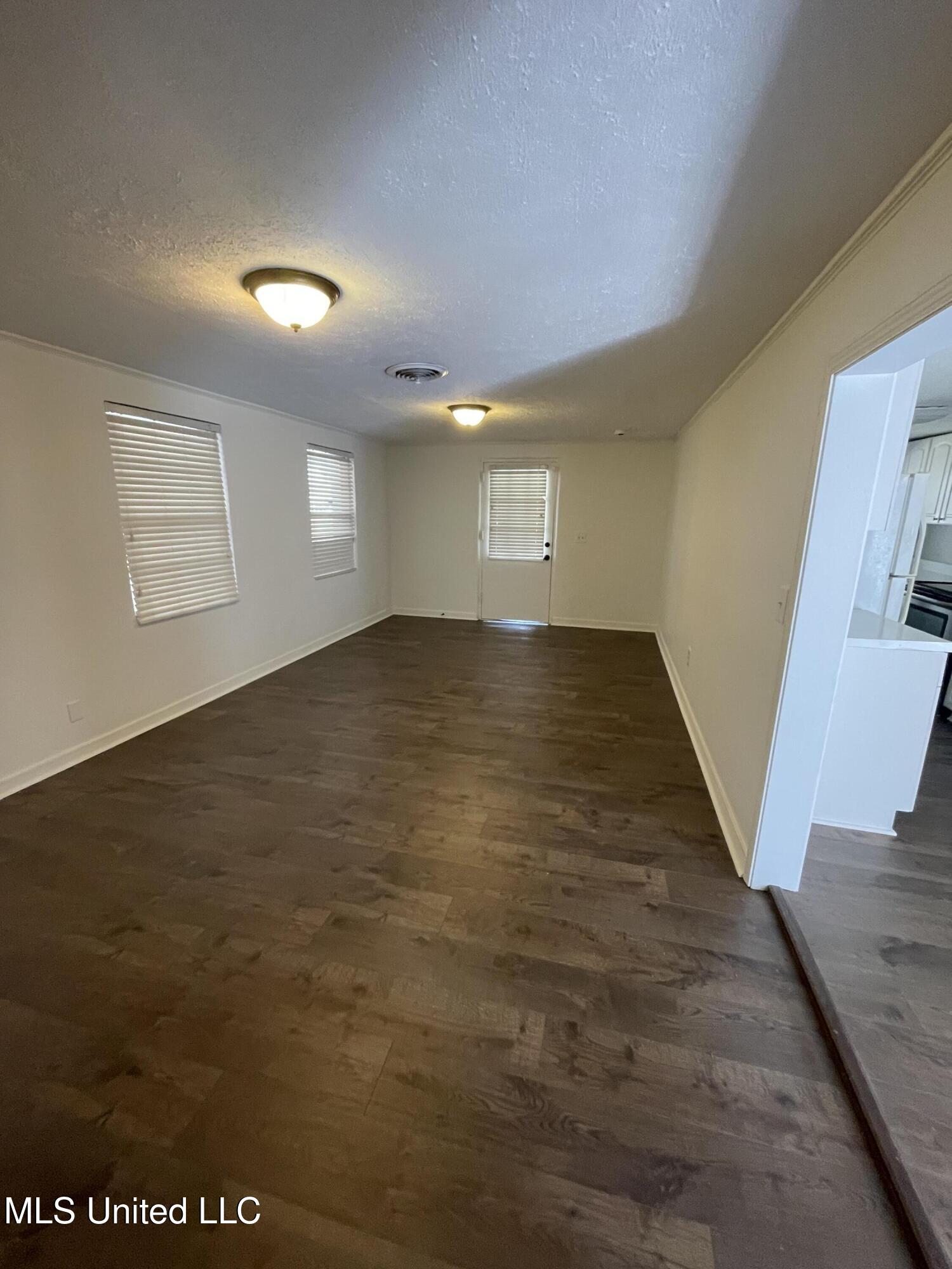 125 Churchill Place Byram, MS 39272 - Photo 5 of 17 IMG_1138