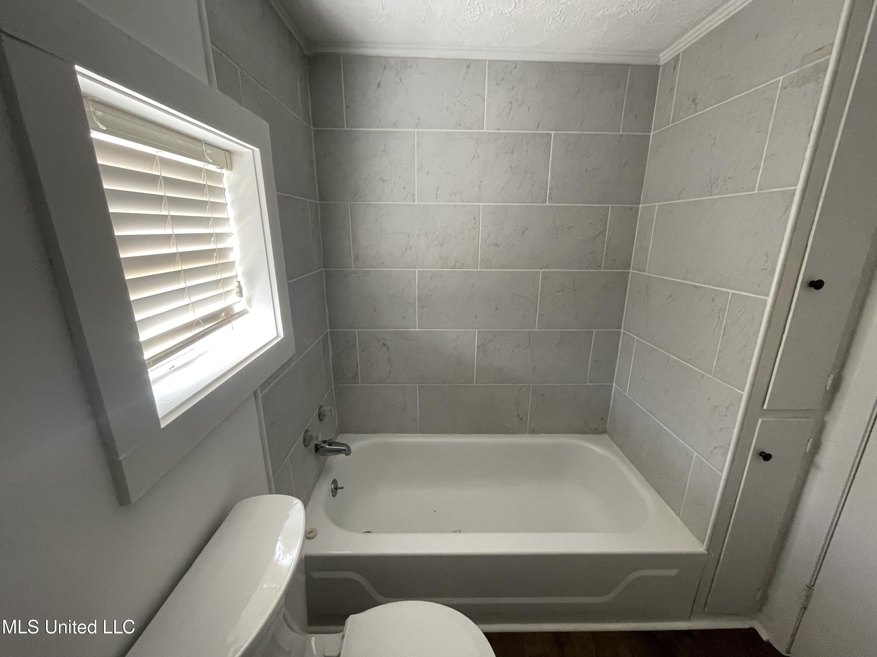 125 Churchill Place Byram, MS 39272 - Photo 9 of 17 IMG_1142